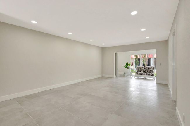 733 Nantucket Cir, Condo with 2 bedrooms, 2 bathrooms and null parking in Lake Worth FL | Image 11