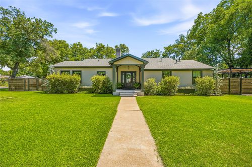 912 Calaveras St, Graham, TX, 76450-3912 | Card Image