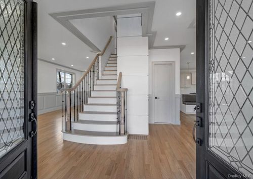 1 Victoria Ln, Yonkers, NY, 10701-5315 | Card Image