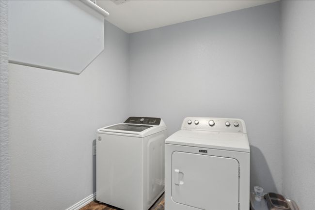 Spacious laundry room | Image 8