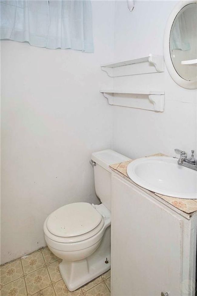 1/2 bath downstairs | Image 28