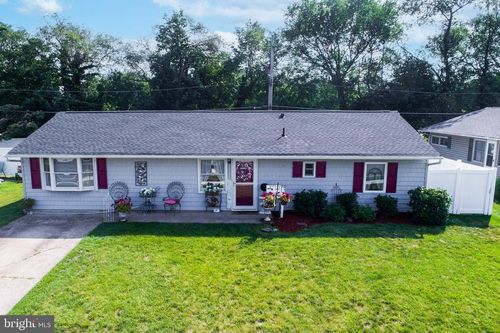 243 Pinewood Dr, LEVITTOWN, PA, 19054-3706 | Card Image
