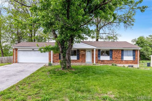 119 Bellechasse Dr, Chesterfield, MO, 63017-2323 | Card Image