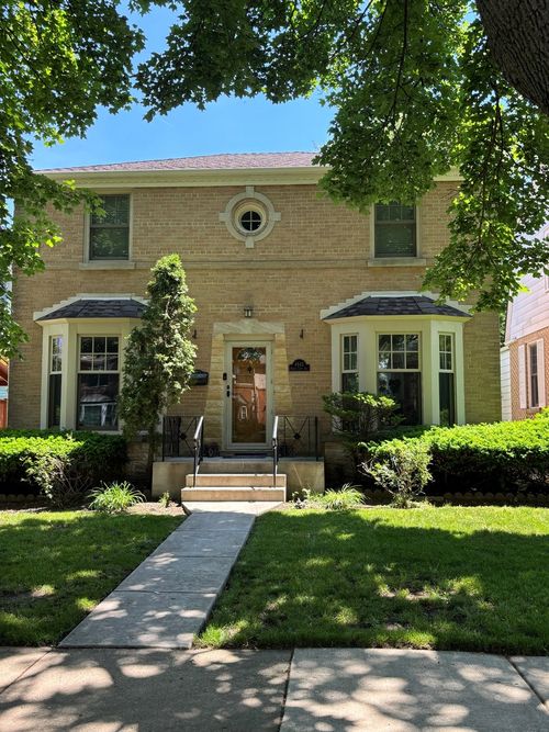 6843 N Tripp Ave, Lincolnwood, IL, 60712-4723 | Card Image