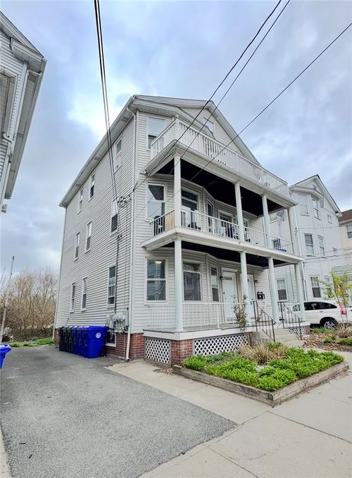 31 Richter St, Providence, RI, 02908-4303 | Card Image