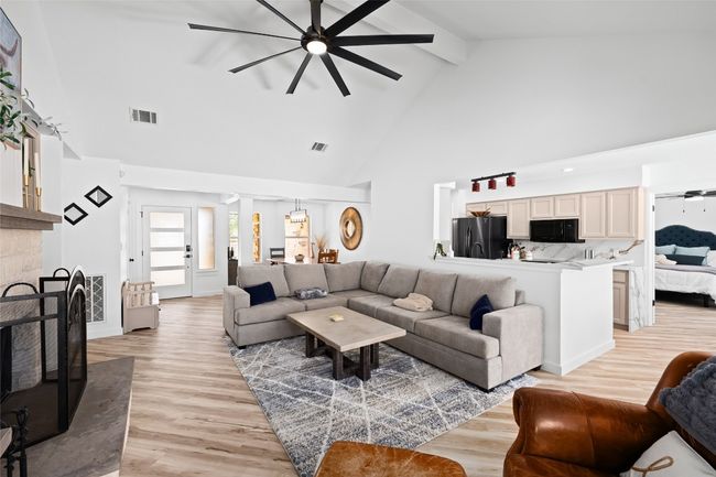 1020 Foothills Dr, House other with 4 bedrooms, 3 bathrooms and 8 parking in Dripping Springs TX | Image 11
