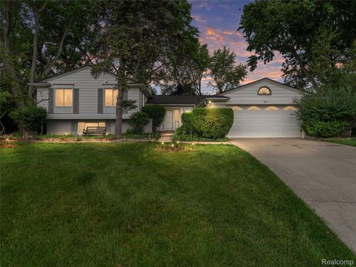 3817 Dalice Dr, West Bloomfield, MI, 48323-1707 | Card Image