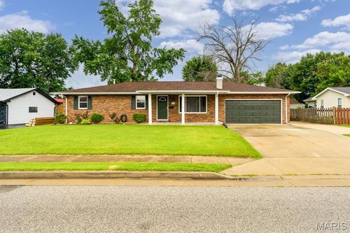 2574 Stratford Ln, Granite City, IL, 62040-5231 | Card Image