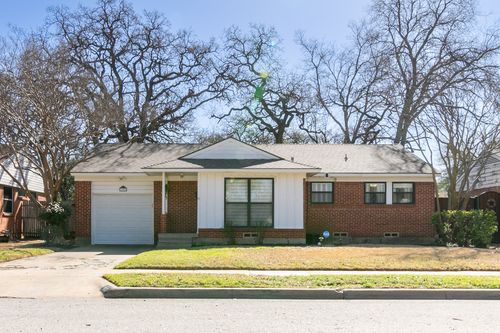 1803 Oak Tree Ln, Arlington, TX, 76013-3927 | Card Image