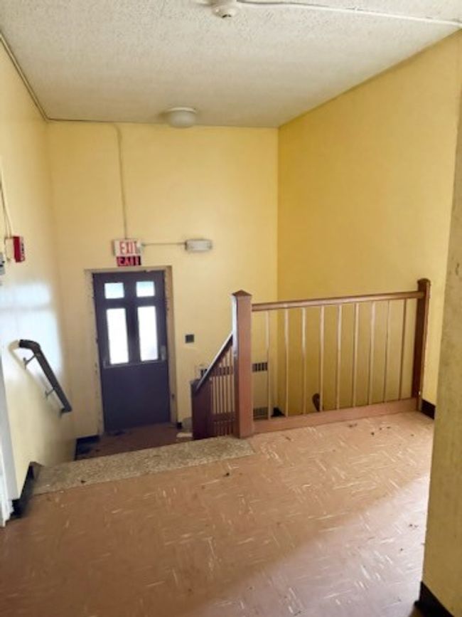 911 W Main Rd, Home with 0 bedrooms, 0 bathrooms and null parking in Middletown RI | Image 5