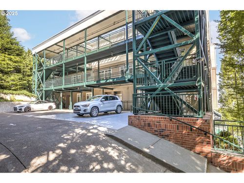 1815 Sw 16th Ave, Portland, OR, 97201-8027 | Card Image