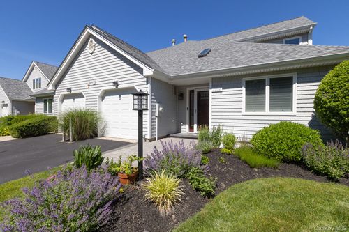 4004 The Fairway, Baiting Hollow, NY, 11933-1372 | Card Image