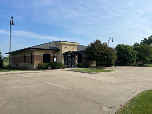 8501 Plum Drive, Urbandale, IA, 50322 | Card Image