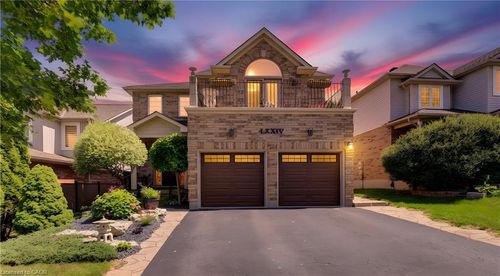 74 Forest Edge Trail, Kitchener, ON, N2P2L9 | Card Image