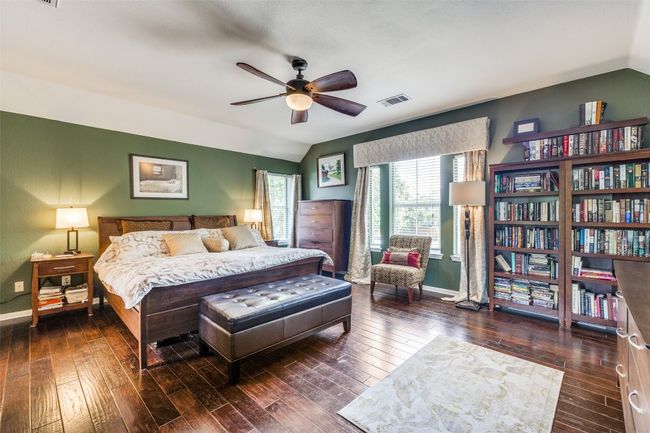 Bedroom featuring vaulted ceiling, baseboards, and hardwood / wood-style​​‌​​​​‌​​‌‌​‌‌​​​‌‌​​‌‌​‌​​​​​‌ floors | Image 13