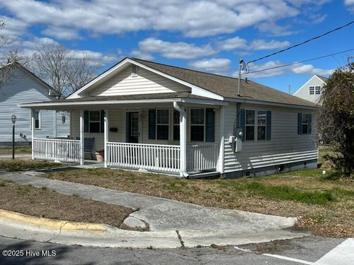 515 Mulberry St, Beaufort, NC, 28516-1818 | Card Image