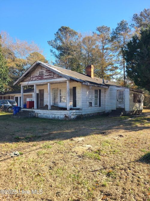 313 W Williams St, Burgaw, NC, 28425-5333 | Card Image