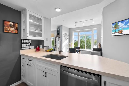 330-2400 5th Avenue, San Diego, CA, 92101 | Card Image