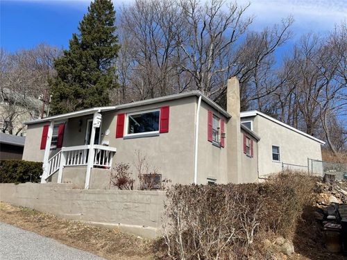 4 Chestnut St, Highland Fls, NY, 10928-1201 | Card Image
