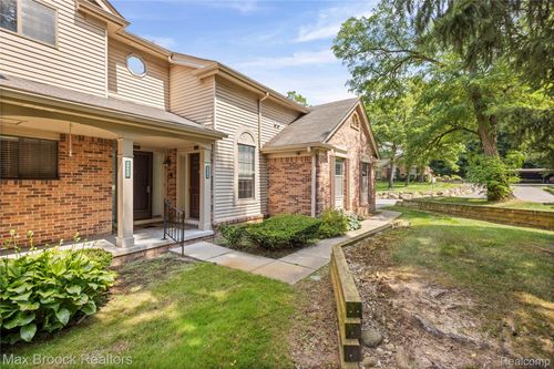 29664 Pine Ridge Cir, Farmington Hills, MI, 48331-1853 | Card Image