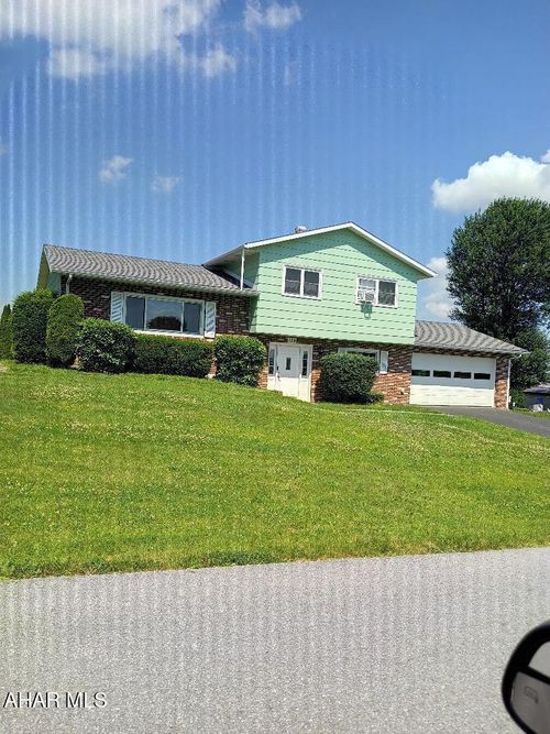 124 Maple Ct, Salix, PA, 15952-9417 | Card Image