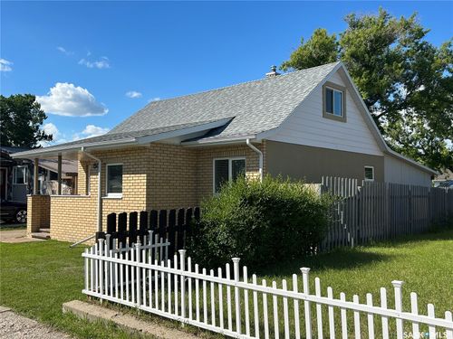 1517 3rd Street, Estevan, SK, S4A0S5 | Card Image