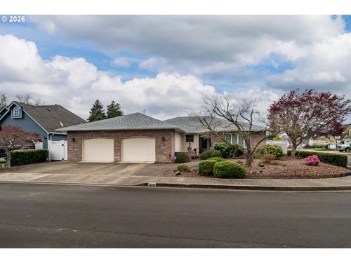 1213 Nw Riverfront Dr, Roseburg, OR, 97471-6145 | Card Image