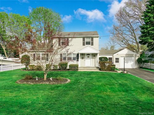 17 Myrtle Ln, East Patchogue, NY, 11772-5722 | Card Image
