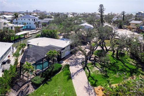 131 Falkirk St, FORT MYERS BEACH, FL, 33931-4221 | Card Image