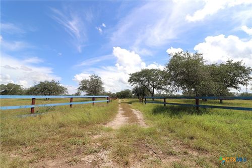 86 Oak Creek Ranch Road, Berclair, TX, 78107 | Card Image