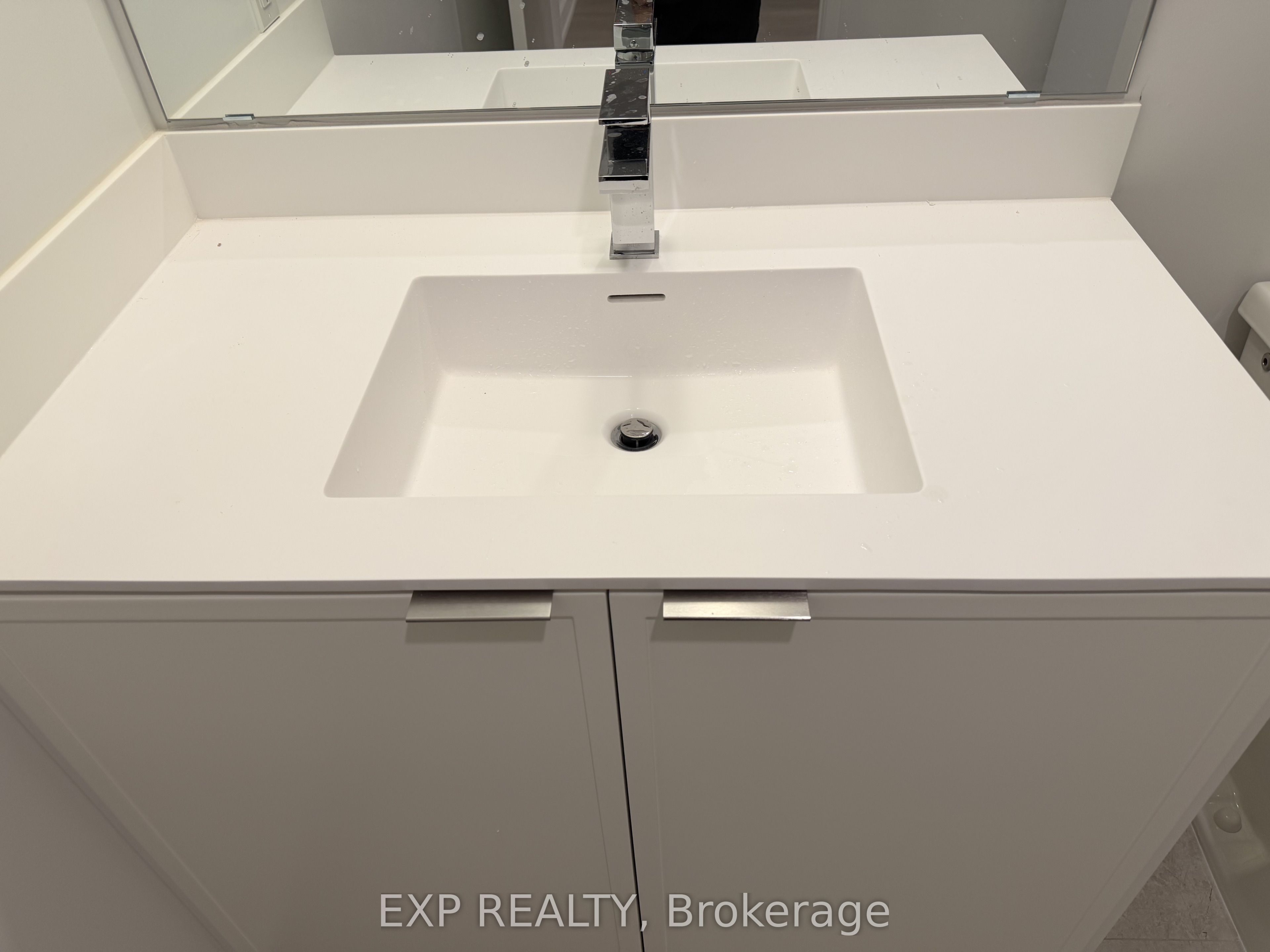 Residential Lease in Toronto E04 4