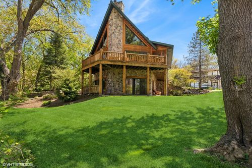 1770 E Beach Dr, Lake Geneva, WI, 53147-4339 | Card Image