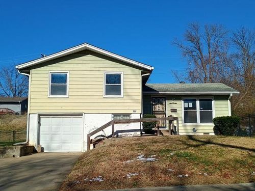 3912 E 47th Ter, Kansas City, MO, 64130-2423 | Card Image