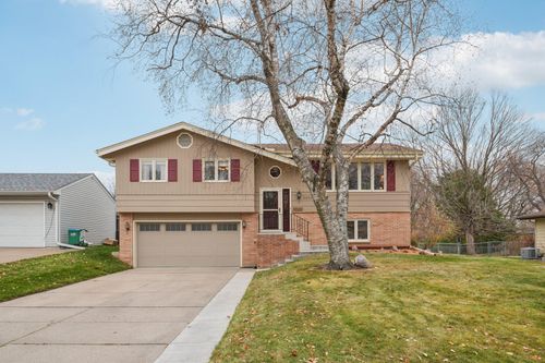 2956 Aquila Ave N, Crystal, MN, 55427-2458 | Card Image