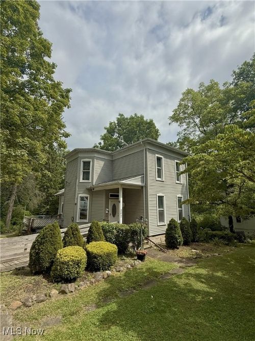 207 N Hambden St, Chardon, OH, 44024-1123 | Card Image