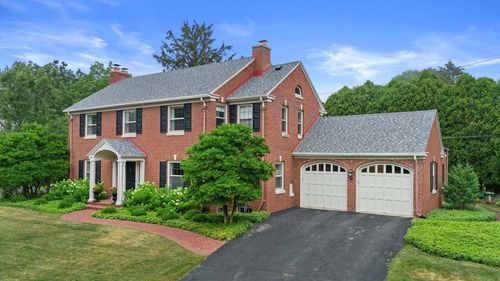 7039 N Belmont Lane, Fox Point, WI, 53217 | Card Image