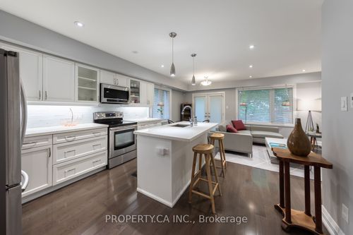 4-475 Woodbine Ave, Toronto, ON, M4E2H5 | Card Image