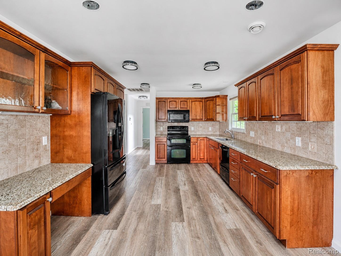 Residential in Lyon Charter Township 4