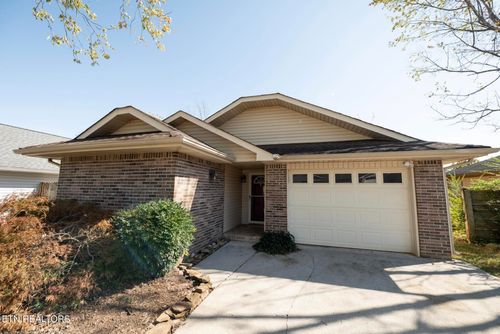 953 Lee Delia Ln, Alcoa, TN, 37701-1550 | Card Image