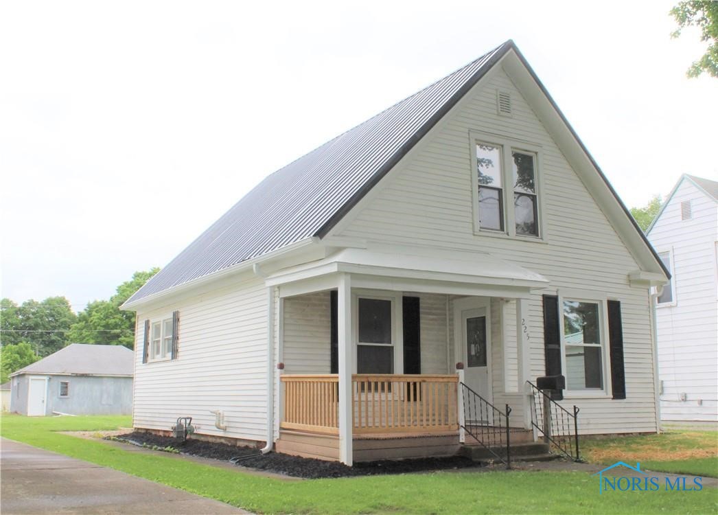 225 S Hazel Street, For Sale in Upper Sandusky Zoocasa