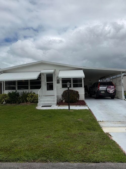8204 W Bitterbush Ln, Port St. Lucie, FL, 34952-3317 | Card Image