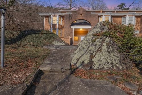 557 Winterview Ln, Chattanooga, TN, 37409-1136 | Card Image