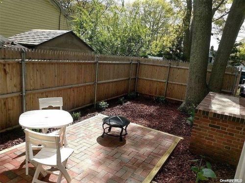 123 Joni Dr, West Sayville, NY, 11796-1016 | Card Image