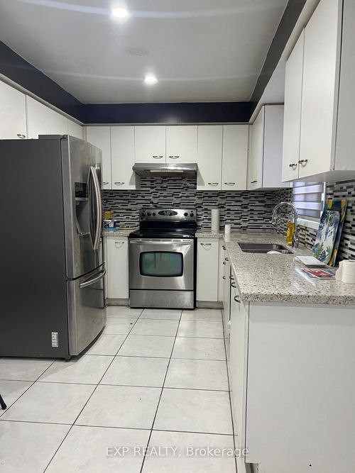 17 Calmist Cres, Brampton, ON, L6Y4L5 | Card Image