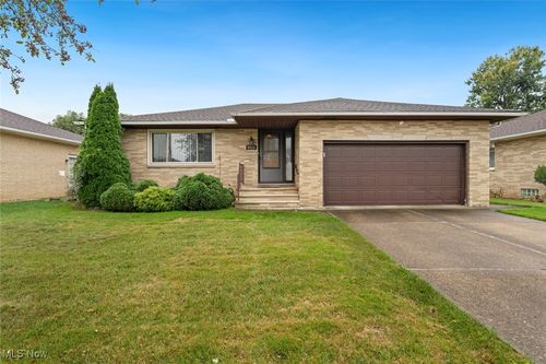 9909 Richard Dr, Brooklyn, OH, 44144-3046 | Card Image