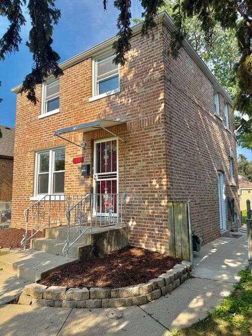 2003 S 24th Ave, Broadview, IL, 60155-2821 | Card Image