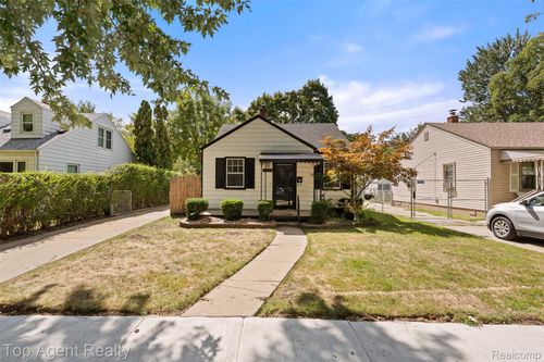 18580 Washtenaw St, Harper Woods, MI, 48225-2146 | Card Image