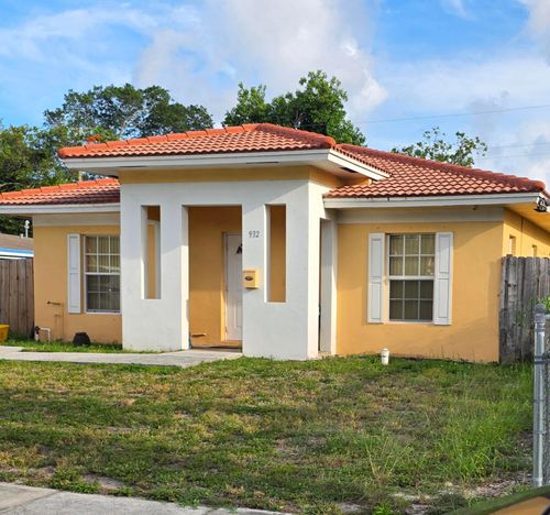 932 39th Street, West Palm Beach, FL, 33407 | Card Image