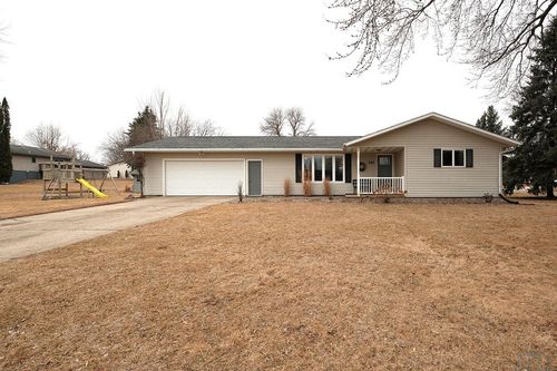 331 6th Avenue Se, Sioux Center, IA, 51250 | Card Image