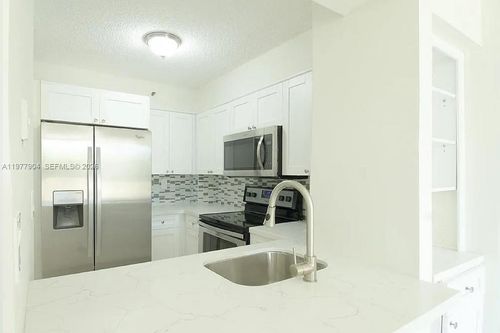 apt-404-546 Sw 1st St, Miami, FL, 33130-1392 | Card Image